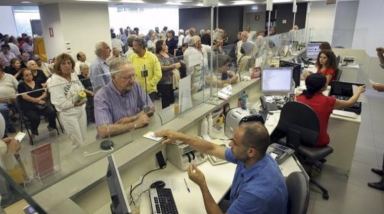 Φόροι 21 δισ. ως το Δεκέμβρη για να σωθεί το πλεόνασμα