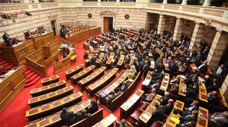 Πανδαιμόνιο στη Βουλή για επίμαχη τροπολογία που κατατέθηκε