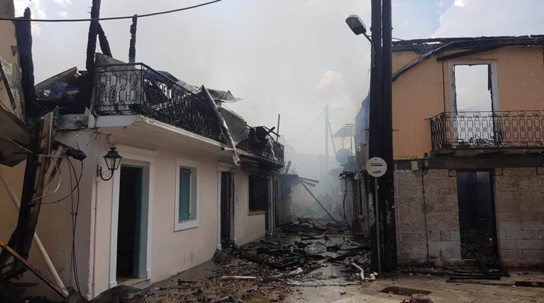 Μεγάλη καταστροφή στο παλιό κέντρο της Λευκάδας  - φωτό και video-