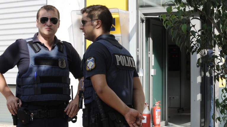 Οι «γκάφες»  των 4 ληστών που μπούκαραν στην Πειραιώς