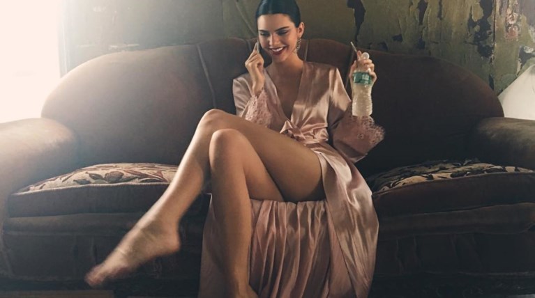 Πανδαιμόνιο με το εξώφυλλο της Vogue & την Κένταλ Τζένερ