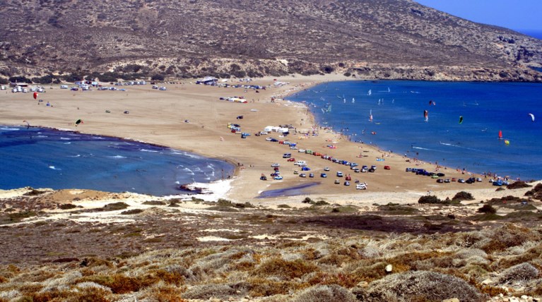 Το νησί που το καλοκαίρι γίνεται χερσόνησος