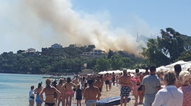Στις φλόγες η Κέρκυρα, φωτιά και στο Γύθειο