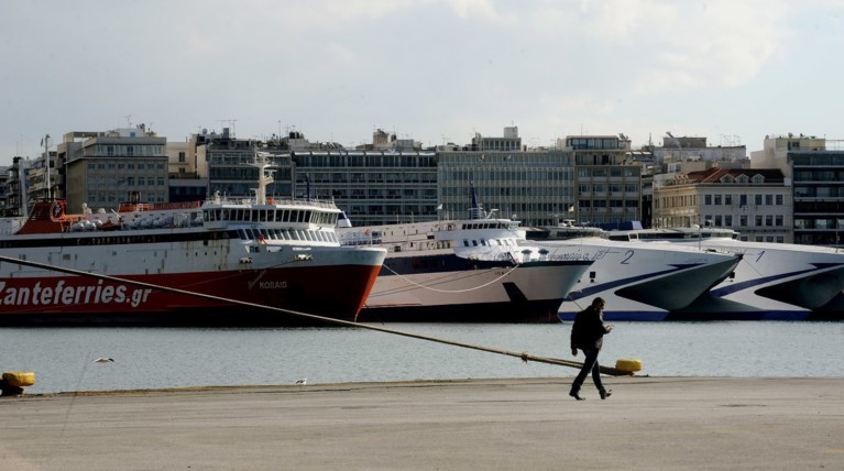 Αρση απαγορευτικού απόπλου από Πειραιά και Ραφήνα