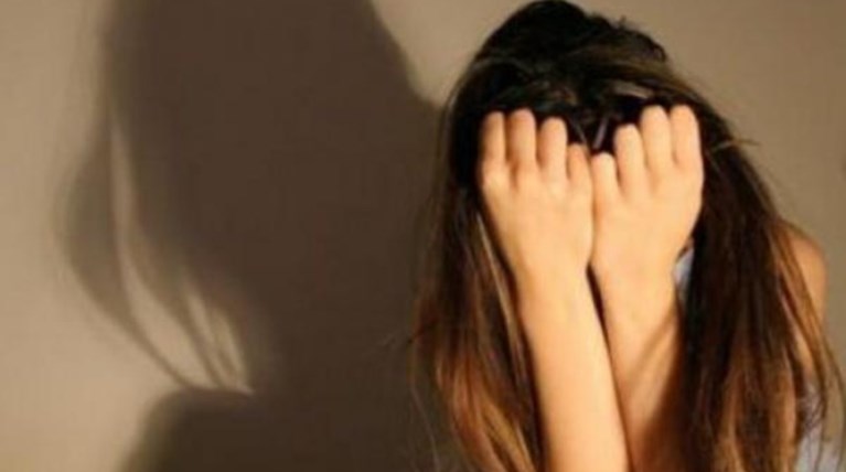 Εφιαλτικές στιγμές κοπέλας στα χέρια 6 νεαρών