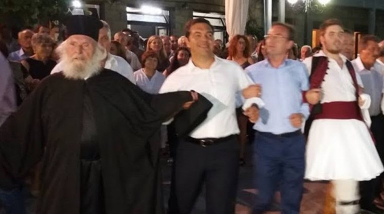 Ο Τσίπρας χορεύει «καγκελάρι» στο Αθαμανιό της Αρτας