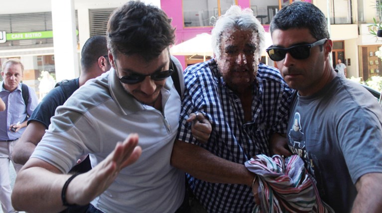 Δίωξη για δύο κακουργήματα στον 77χρονο χειριστή, ένταση στον Πειραιά