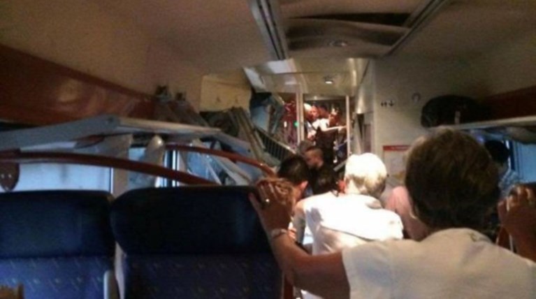 Γαλλία: Σιδηροδρομικό δυστύχημα με δεκάδες τραυματίες