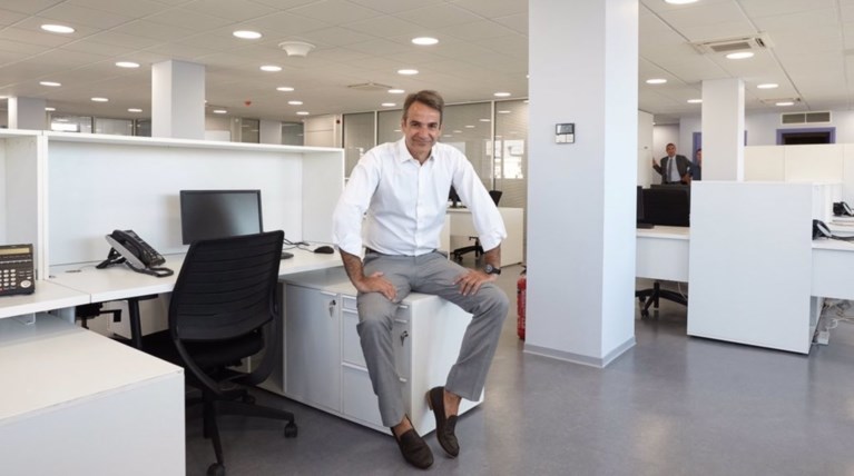 Ο Κυριάκος στα νέα γραφεία της ΝΔ στο Μοσχάτο