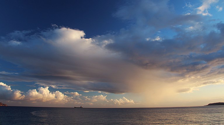 Πτώση θερμοκρασίας, καταιγίδες και 6 μποφόρ