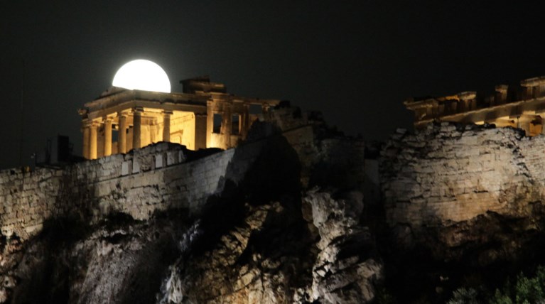 Μάγεψε η Αυγουστιάτικη πανσέληνος