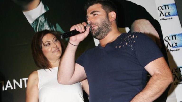 Τραγική φιγούρα η Αθηνά Παντελίδη στο μνημόσυνο του γιου της [Εικόνες]