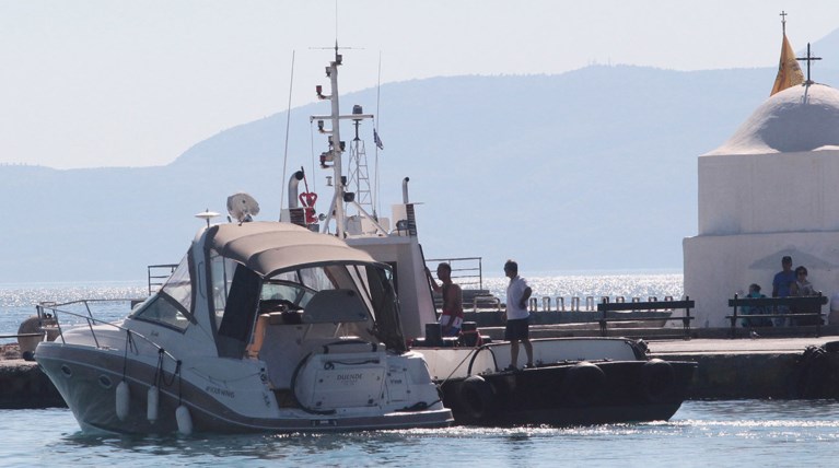 Ψάχνουν δακτυλικά αποτυπώματα στο σκάφος της Αίγινας