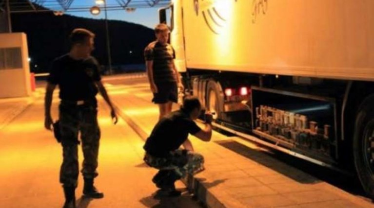 Αφγανός ταξίδεψε 400 χλμ κάτω από νταλίκα!