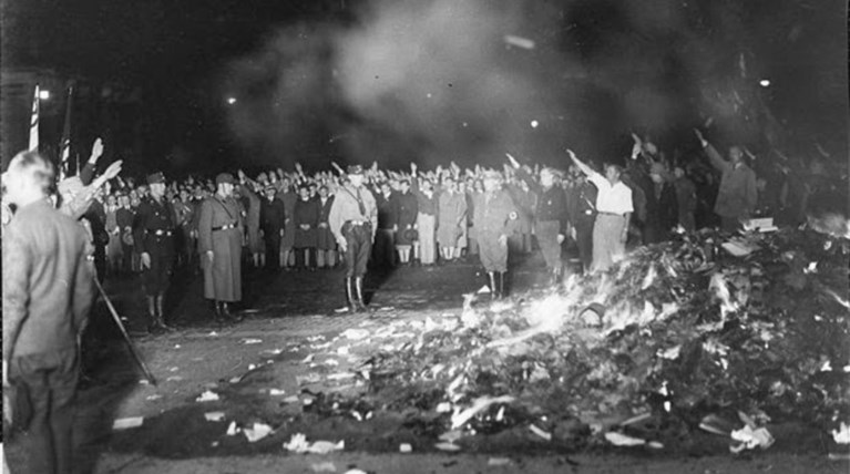 Μαθητές Γερμανικού σχολείου στην Αργεντινή μεταμφιέστηκαν σε Ναζί!