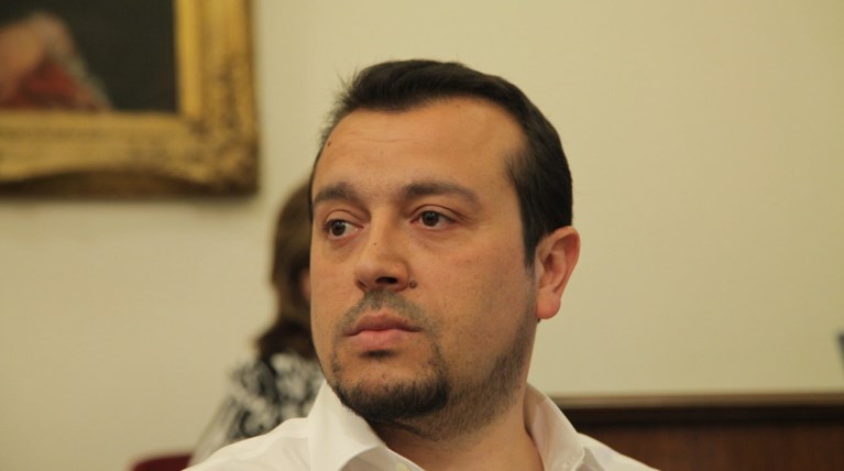 Ο Παππάς "ευλογεί" Καραμανλή, "την πέφτει" στη ΝΔ