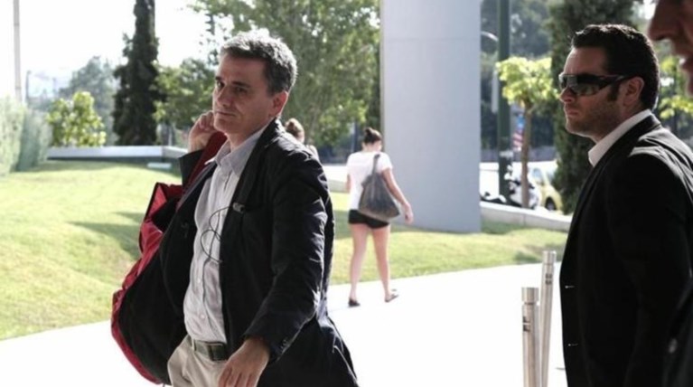 Από τα «μπάνια» στα βαθιά νερά του τρίτου Μνημονίου