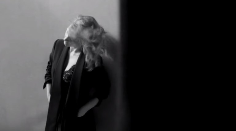 Πρώτες φωτό και video από το καυτό ημερολόγιο της Pirelli 2017
