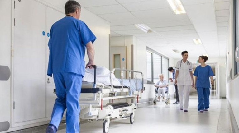 Άρον, άρον εγκαταλείπουν την Ελλάδα και οι νοσηλευτές
