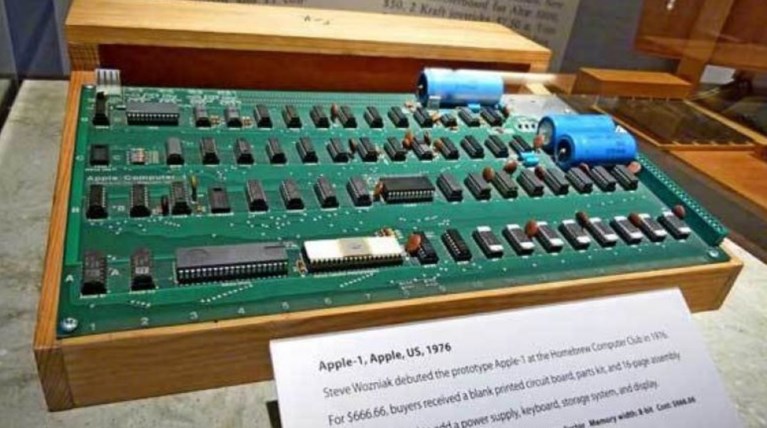Ποιό iphone; Apple του 1976 πουλήθηκε 815.000 δολάρια