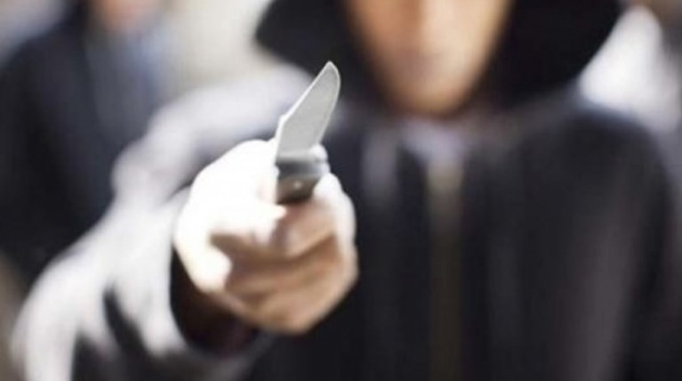 Αίγιο: Παραδόθηκε ο 15χρονος που μαχαίρωσε αστυνομικό