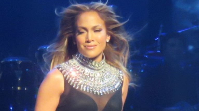 Η πρώτη εμφάνιση της Λόπεζ μετά τον χωρισμό ήταν υπερπαραγωγή