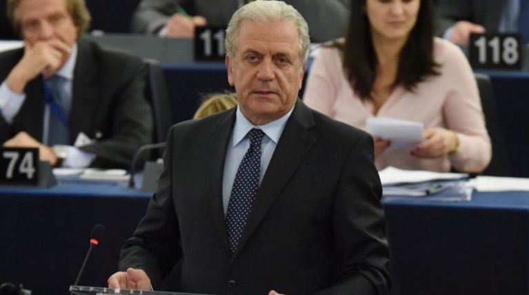 Αβραμόπουλος: Η ΕΕ θα βοηθήσει να καταργηθεί η βίζα για τους Τούρκους