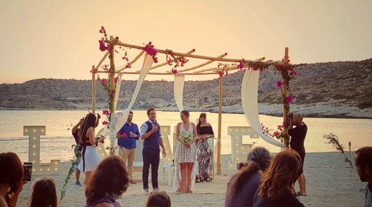 Το εκπληκτικό νυφικό της Αλεξάνδρας Ούστα [Εικόνες]