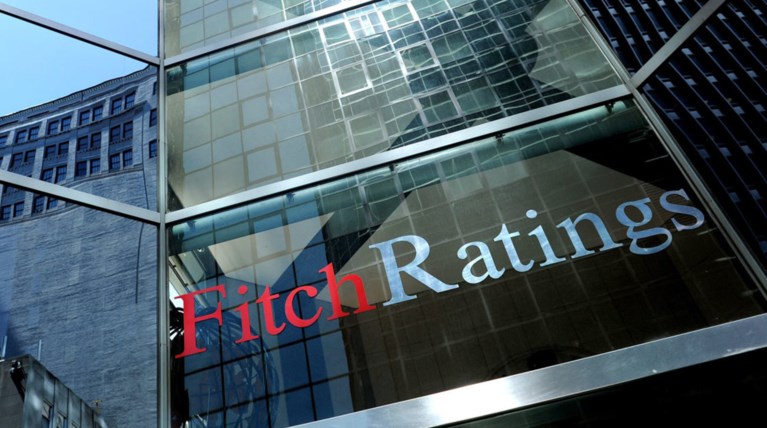 Δεν εποκλείει πολιτικές εκπλήξεις ο οίκος Fitch