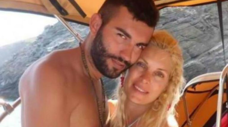 Ο αδελφός της Μενεγάκη σε σούπερ σέξι καλοκαιρινή πόζα