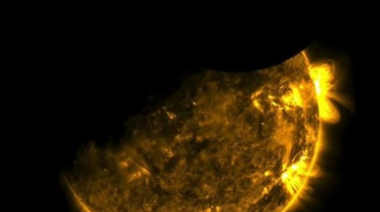 Σπάνια διπλή έκλειψη κατέγραψε η ΝΑSA- VIDEO