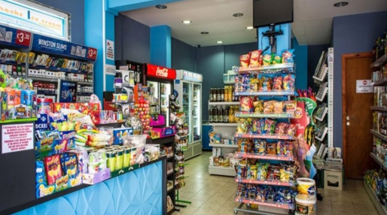 Απέσυραν τροπολογία για απαγόρευση πώλησης τσιγάρων στα ψιλικατζίδικα