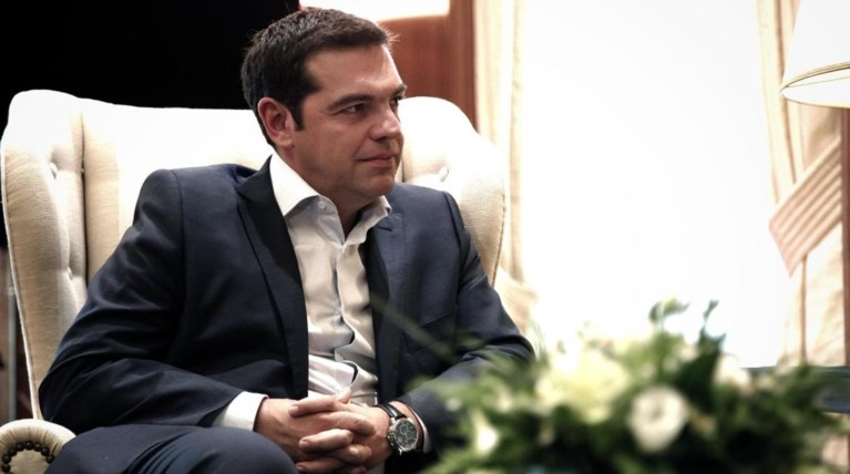 Τσίπρας στη Μonde: Αν είμαι σήμερα ζωντανός, οφείλεται στο δημοψήφισμα