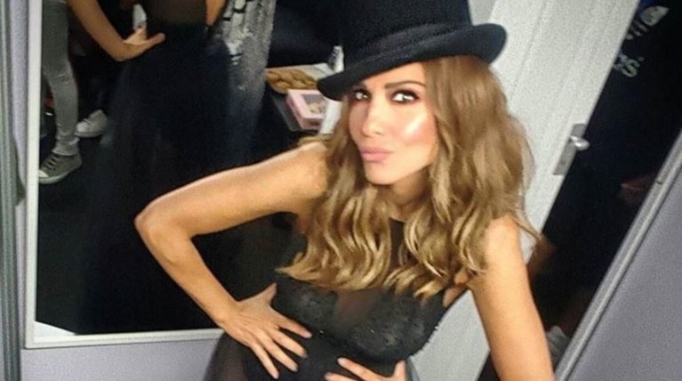 Η super sexy εμφάνιση της Δέσποινας Βανδή με μαύρο κορμάκι και διαφάνειες