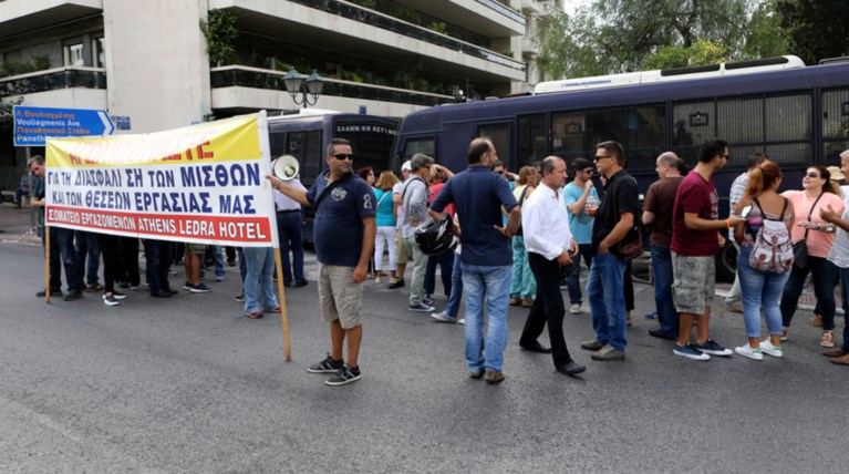 Ενταση σε Μαξίμου και Βουλή με εργαζόμενους του Athens Ledra