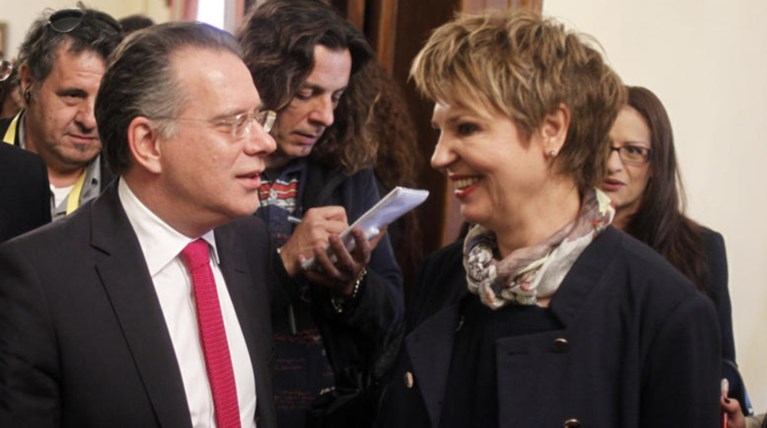 Κόντρα κυβέρνησης-ΝΔ για την «τηλεκριτική» στα κανάλια