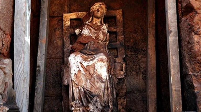 Αγαλμα της Κυβέλης βρέθηκε άθικτο μετά από 2.100 χρόνια