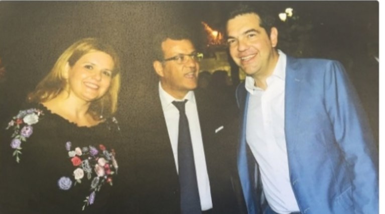 Οταν ο Τσίπρας φωτογραφιζόταν με την δημοσιογράφο Ευαγγελία Τσικρίκα
