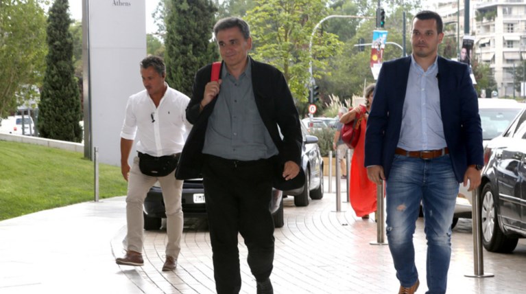 Διαπραγμάτευση Τσακαλώτου-Θεσμών για υπερταμείο-ΔΕΚΟ