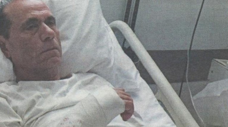 Θύμα άγριου ξυλοδαρμού ο τραγουδιστής Κώστας Καρουσάκης