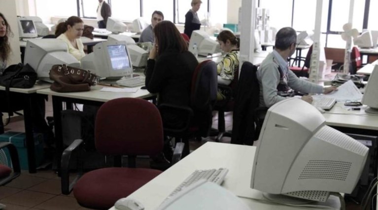 Το σπάταλο Δημόσιο "καταπίνει" την φοροκαταιγίδα