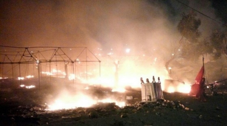 Λέσβος: Aγριες συμπλοκές στο hotspot της Μόριας