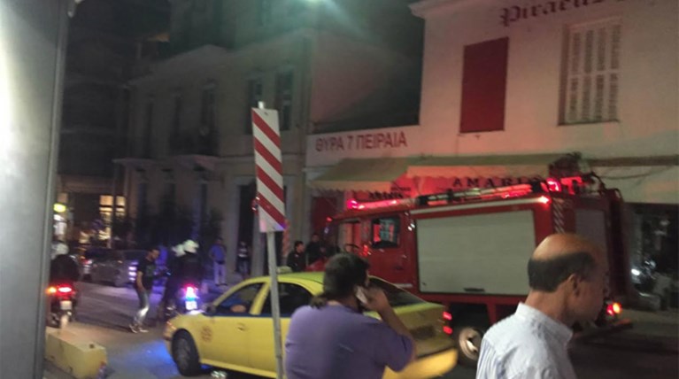 Μολότοφ στον κεντρικό σύνδεσμο φιλάθλων του Ολυμπιακού στον Πειραιά