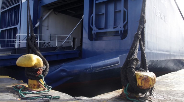 Φάρσα για βόμβα φέρνει καθυστερήσεις στον απόπλου πλοίων στον Πειραιά