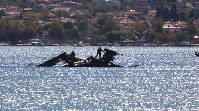 Οι πρώτες φωτογραφίες απο το μισοβυθισμένο Απάτσι