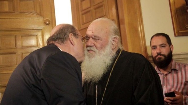 «Ιερός πόλεμος» Ιερώνυμου- Φίλη για τα Θρησκευτικά