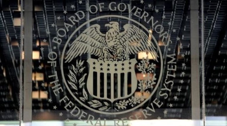 Αμετάβλητα διατήρησε τα επιτόκια η Fed