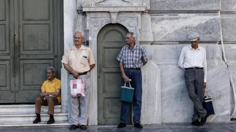 Άλλα 50€ κάνουν «φτερά» από 250.000 επικουρικές τον Νοέμβριο
