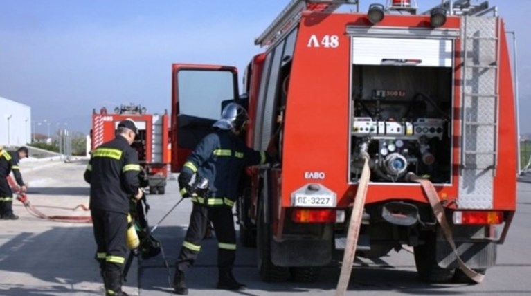 Πυρκαγιά σε βιοτεχνία στις Αχαρνές με έναν τραυματία