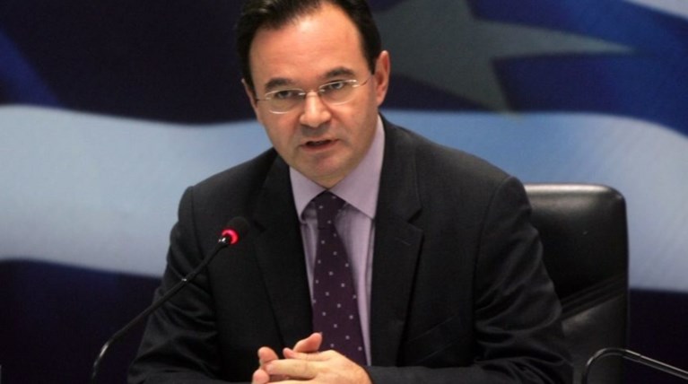 WSJ: Οι κατηγορίες κατά Παπακωνσταντίνου μυρίζουν στήσιμο